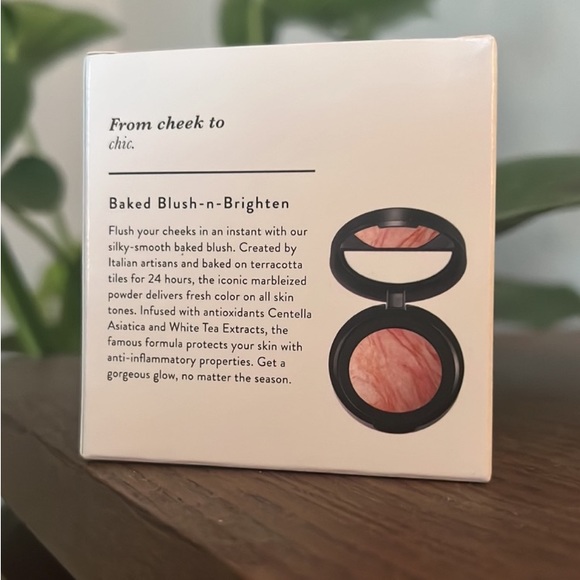 Laura Geller Blush-N-Brighten Marbelized Blush Compact Pink Buttercream NEW - Picture 8 of 10